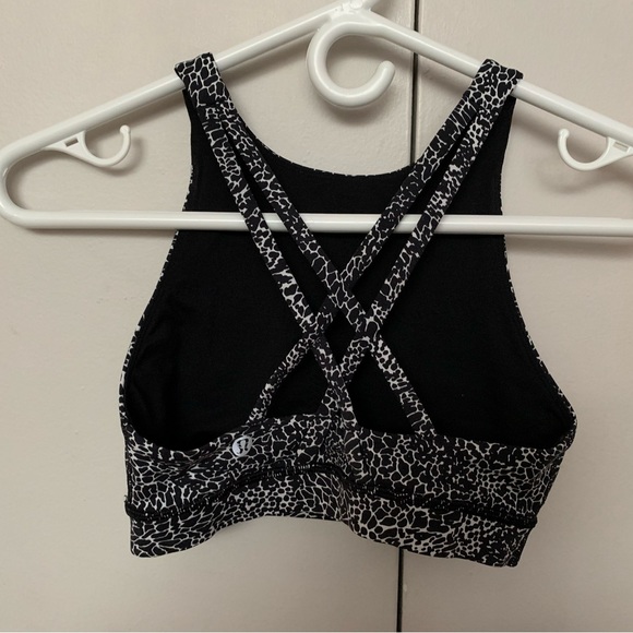 Lululemon sports bra size xx small or size 2 - Picture 2 of 2